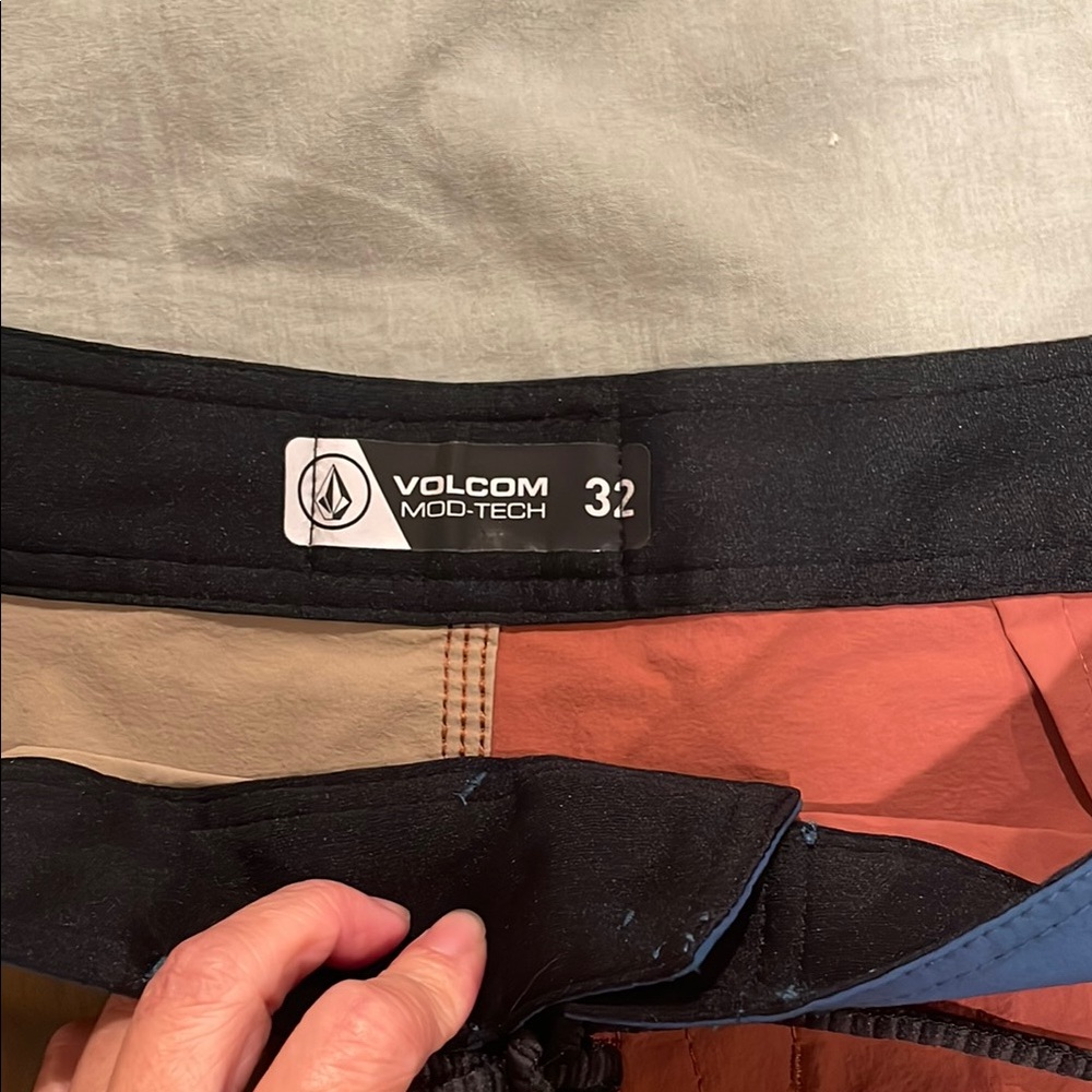 Volcom Men's Multi-Color Swim Shorts - Picture 2 of 5